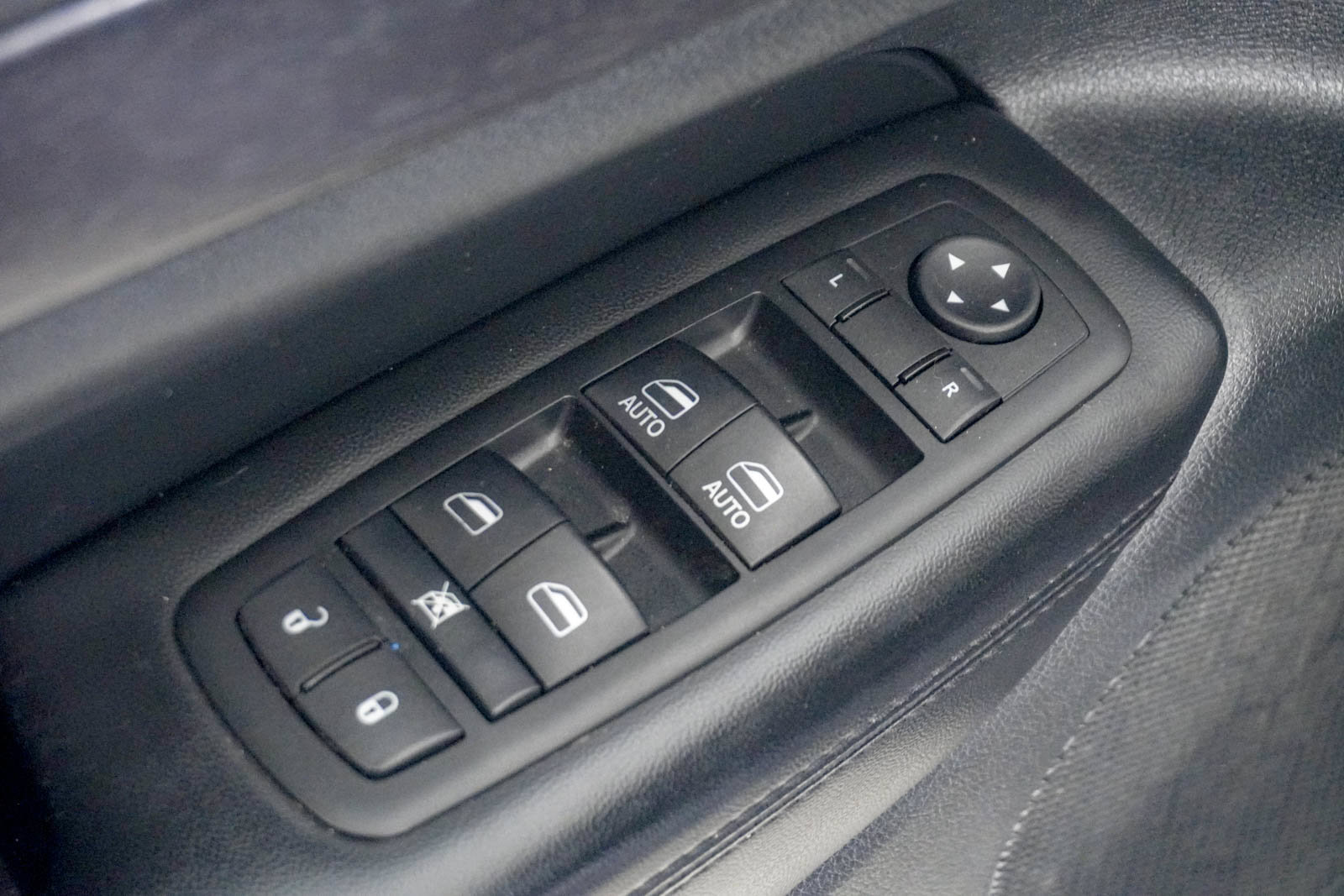 Used 2014 Jeep Grand Cherokee Laredo w/ Quick Order Package 23E AWD/4WD image 16