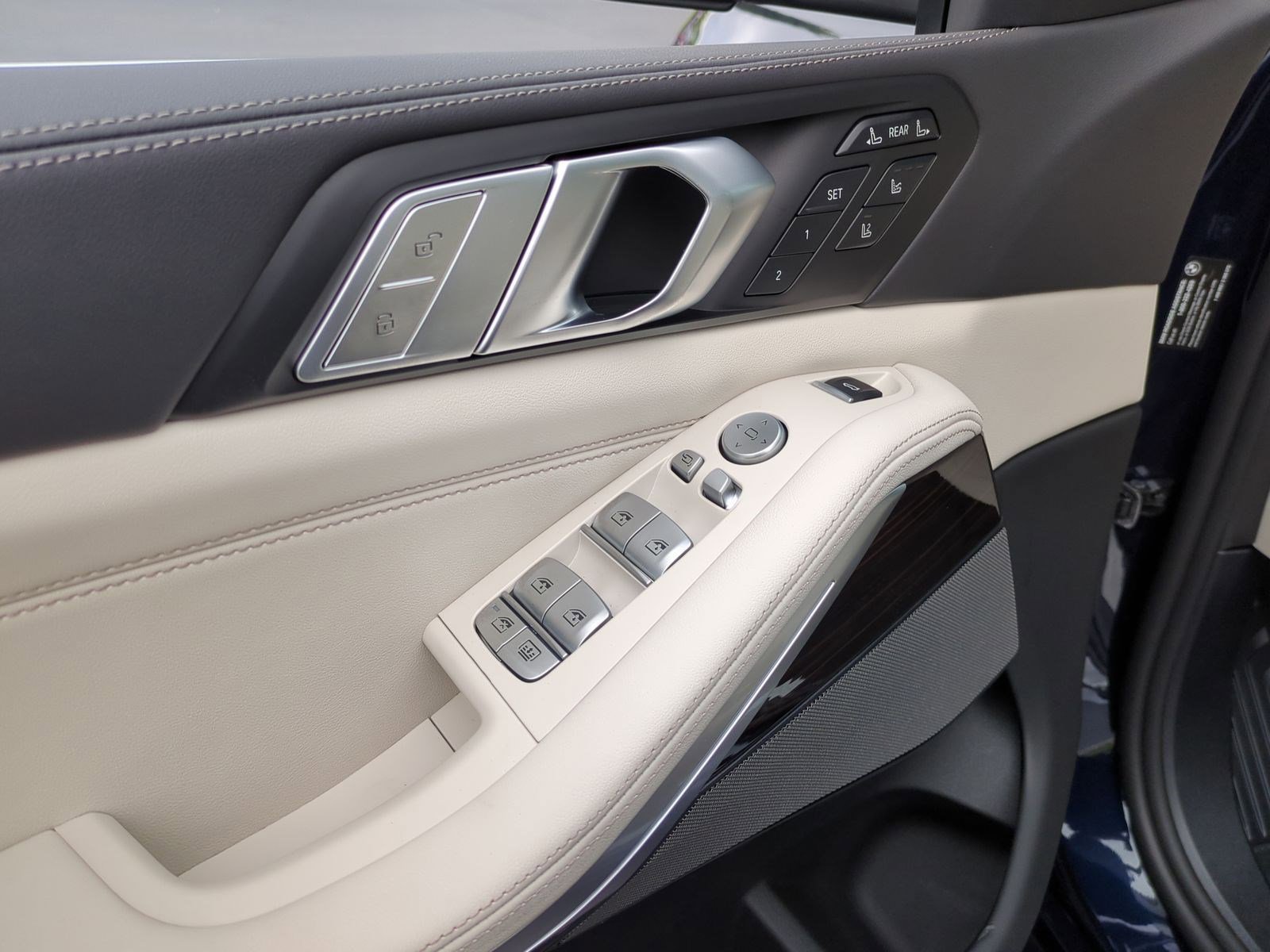 Used 2026 BMW X7 xDrive40i image 15