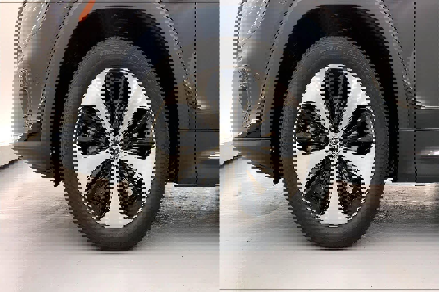 Used 2025 Mercedes-Benz GLB 250 image 8