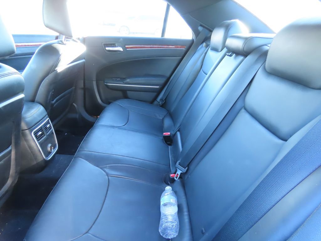 Used 2014 Chrysler 300 image 11