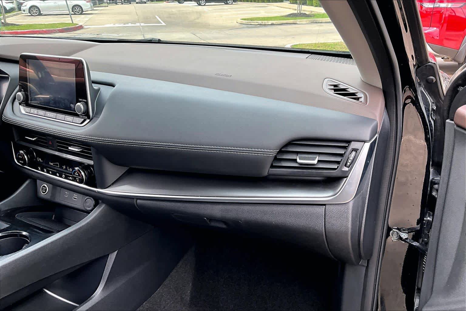 Certified 2023 Nissan Rogue SV FWD image 18