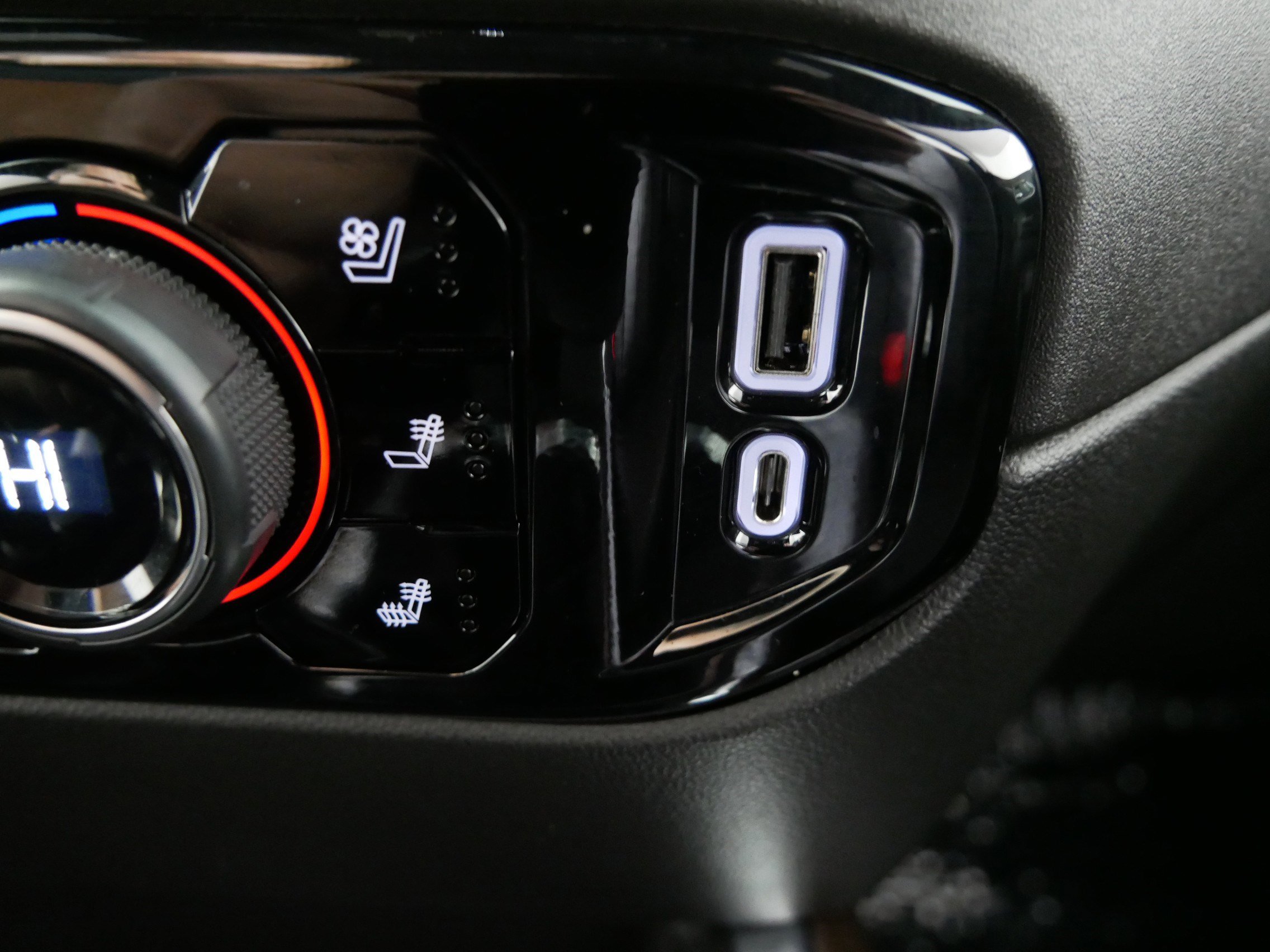 Used 2023 Chevrolet Silverado 1500 High Country w/ Technology Package image 32