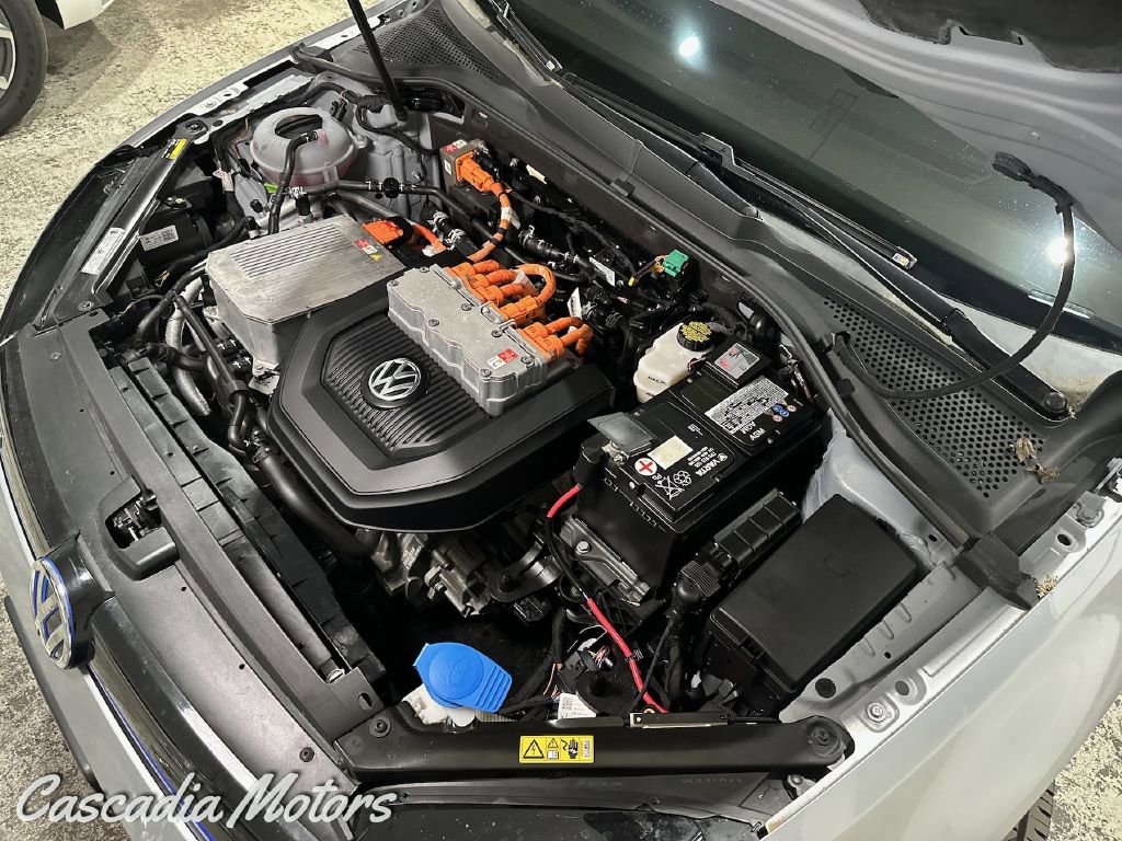 Used 2016 Volkswagen e-Golf SEL Premium image 35