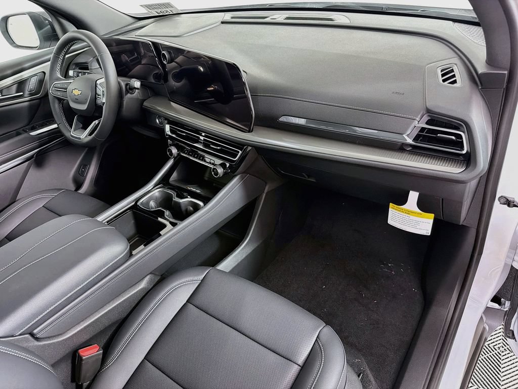 New 2027 Chevrolet Traverse LT w/ Sun and Wheel Package FWD image 31