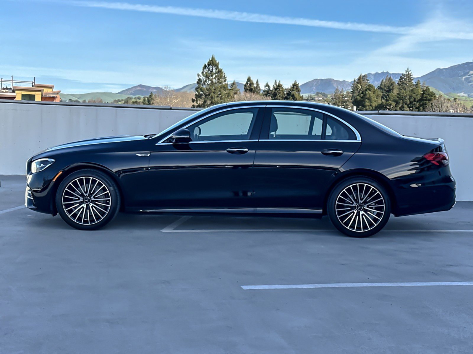 Used 2023 Mercedes-Benz E 350 4MATIC Sedan image 2