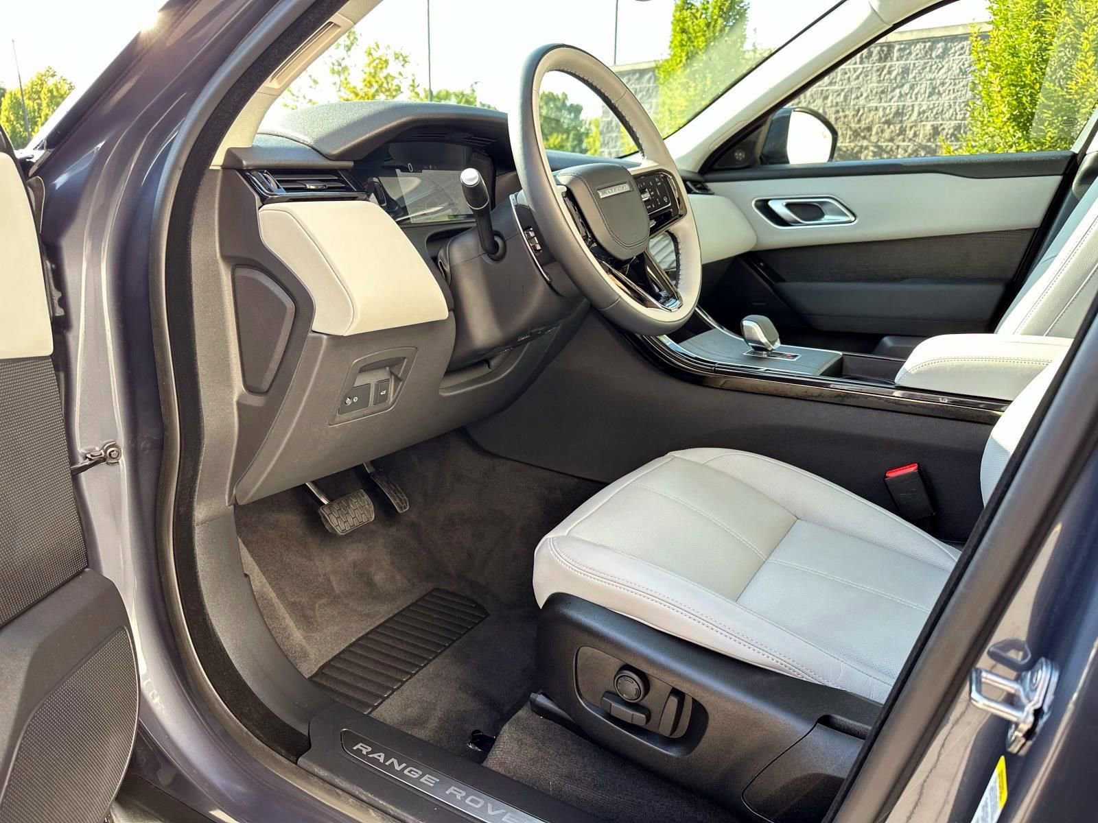 Used 2025 Land Rover Range Rover Velar S image 11