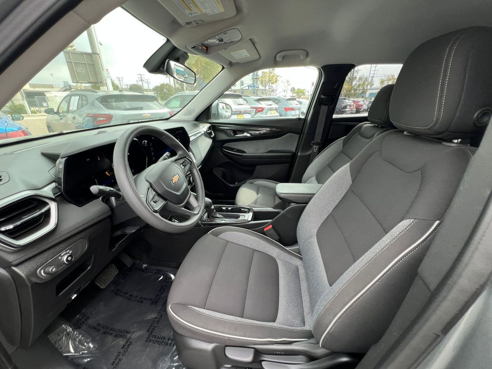 Used 2025 Chevrolet TrailBlazer LT FWD image 30