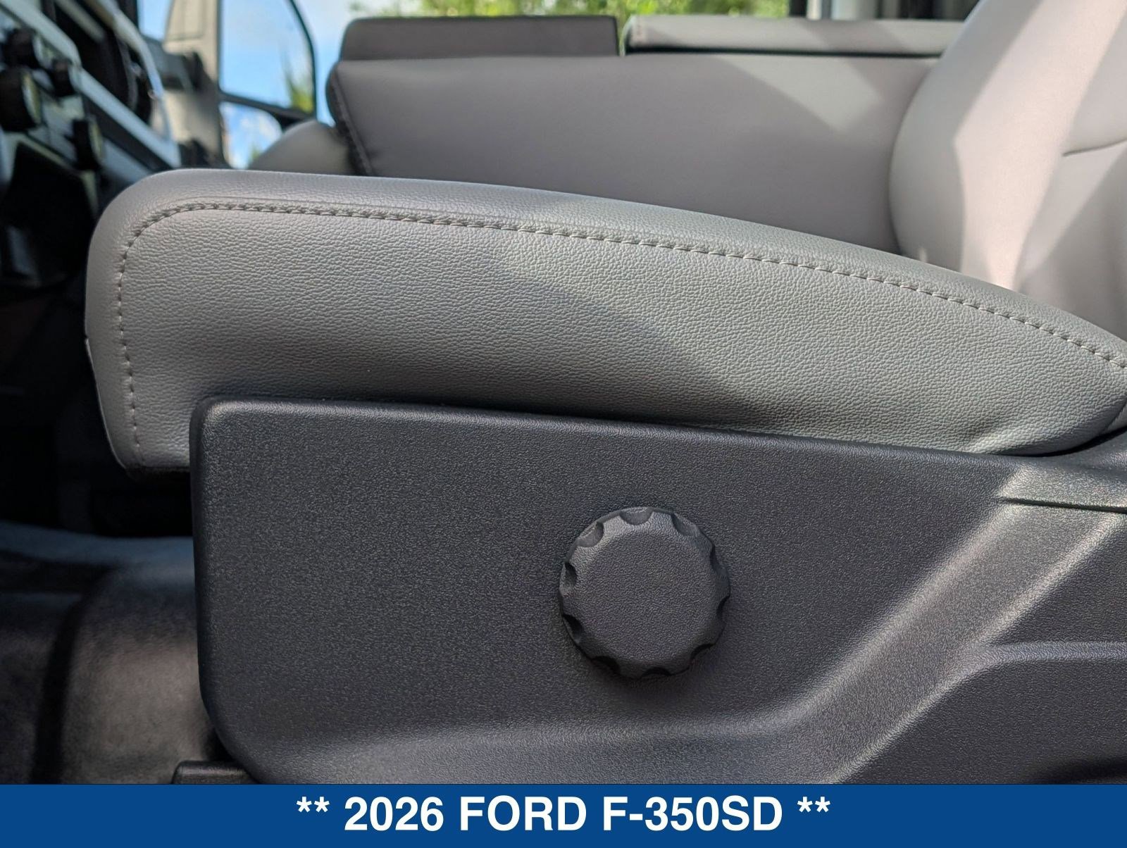 New 2026 Ford F350 XL w/ XL Chrome Package RWD image 25
