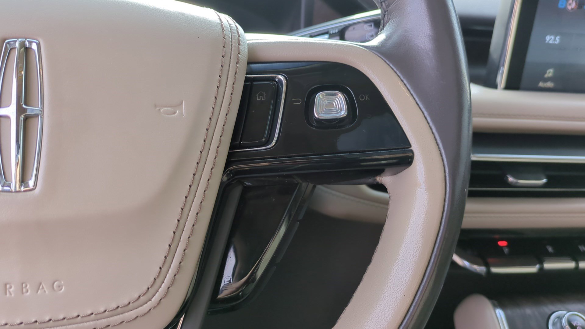 Used 2021 Lincoln Aviator Reserve w/ Equipment Group 202A image 20