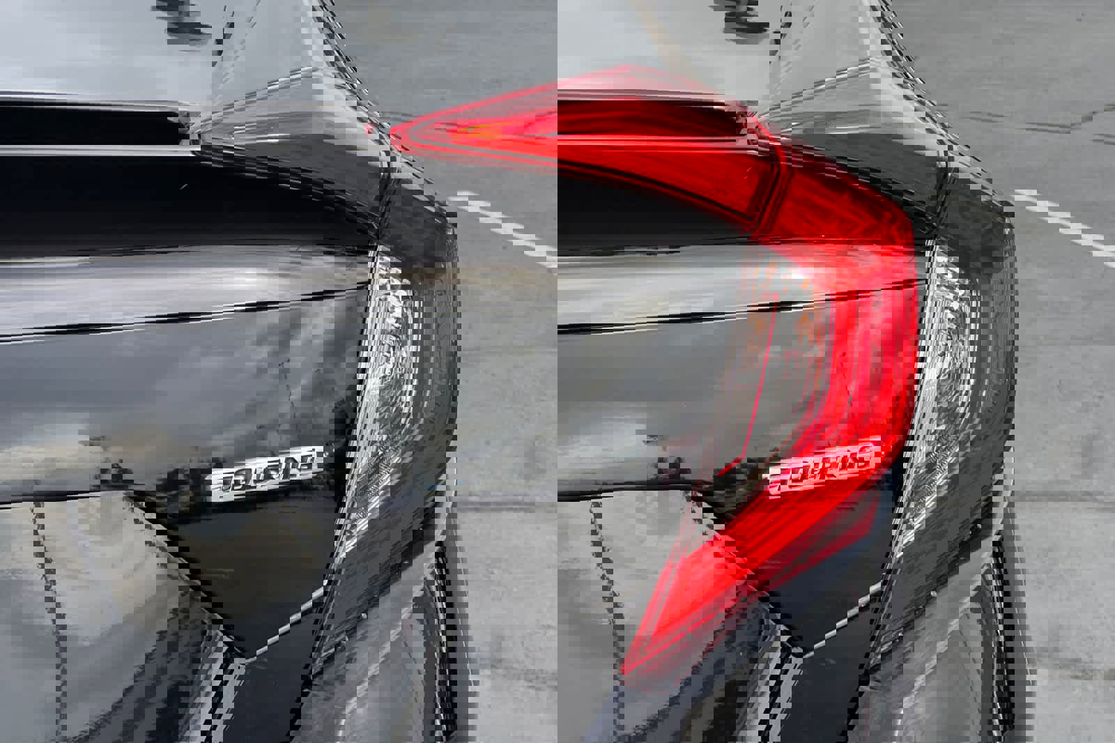 Used 2018 Honda Civic Touring image 28