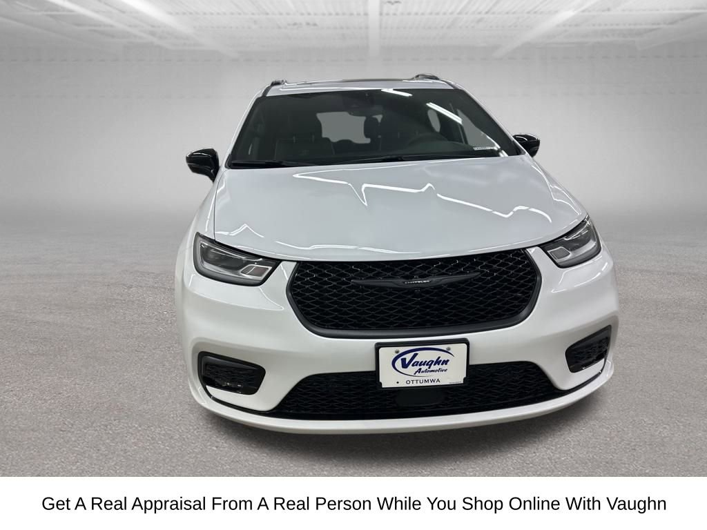 New 2026 Chrysler Pacifica Limited w/ S Appearance Package image 3