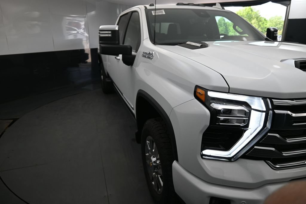 New 2026 Chevrolet Silverado 3500 High Country w/ Technology Package AWD/4WD image 5