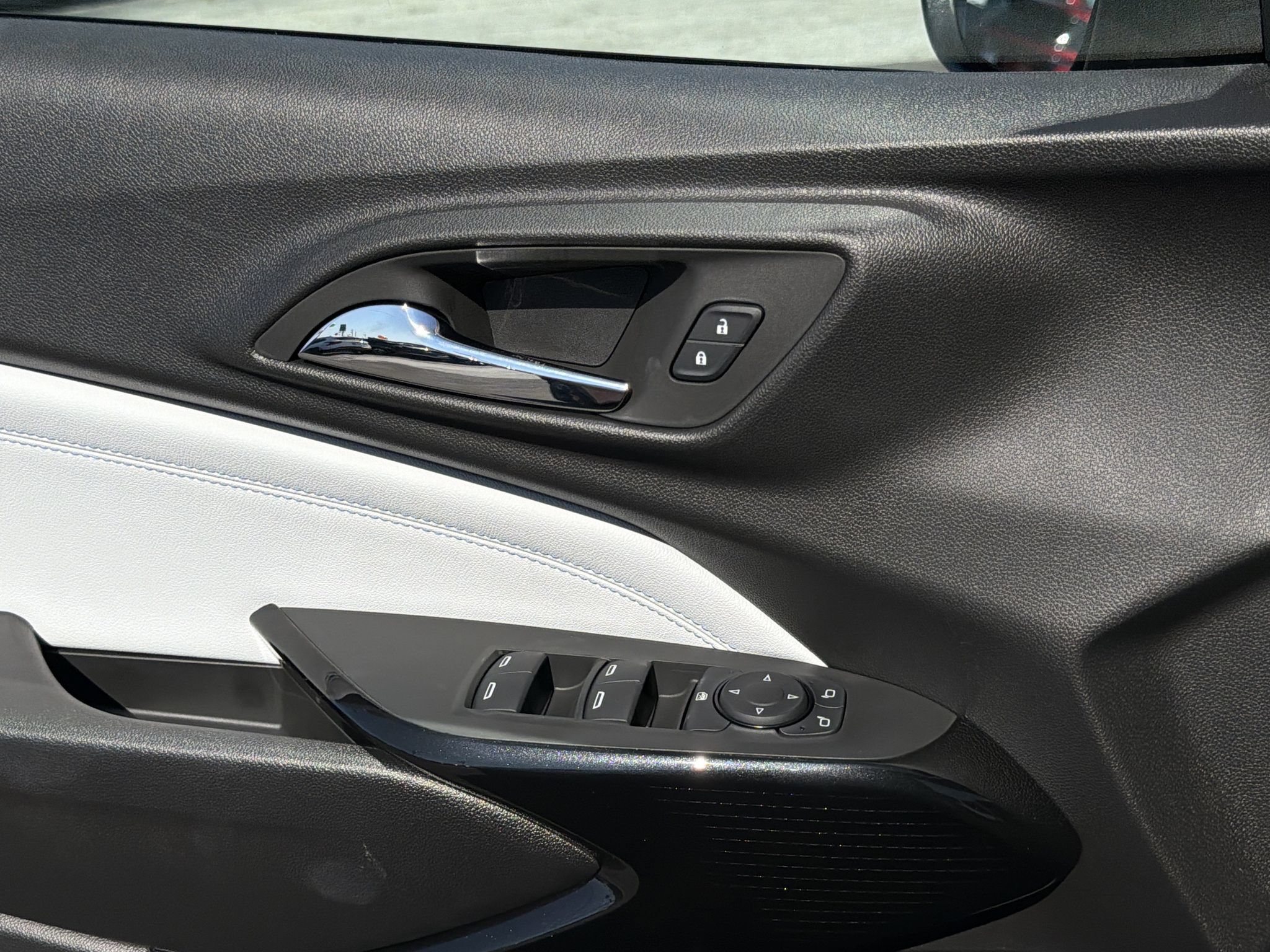 New 2026 Chevrolet Trax LT w/ Sunroof Package FWD image 24
