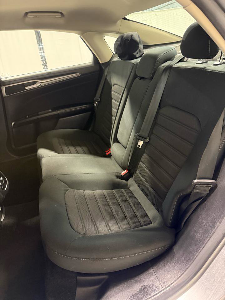 Used 2020 Ford Fusion SE image 10