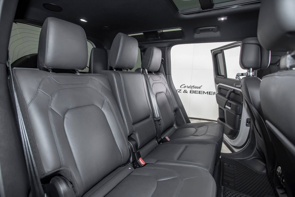 Used 2026 Land Rover Defender 110 X-Dynamic SE AWD/4WD image 19