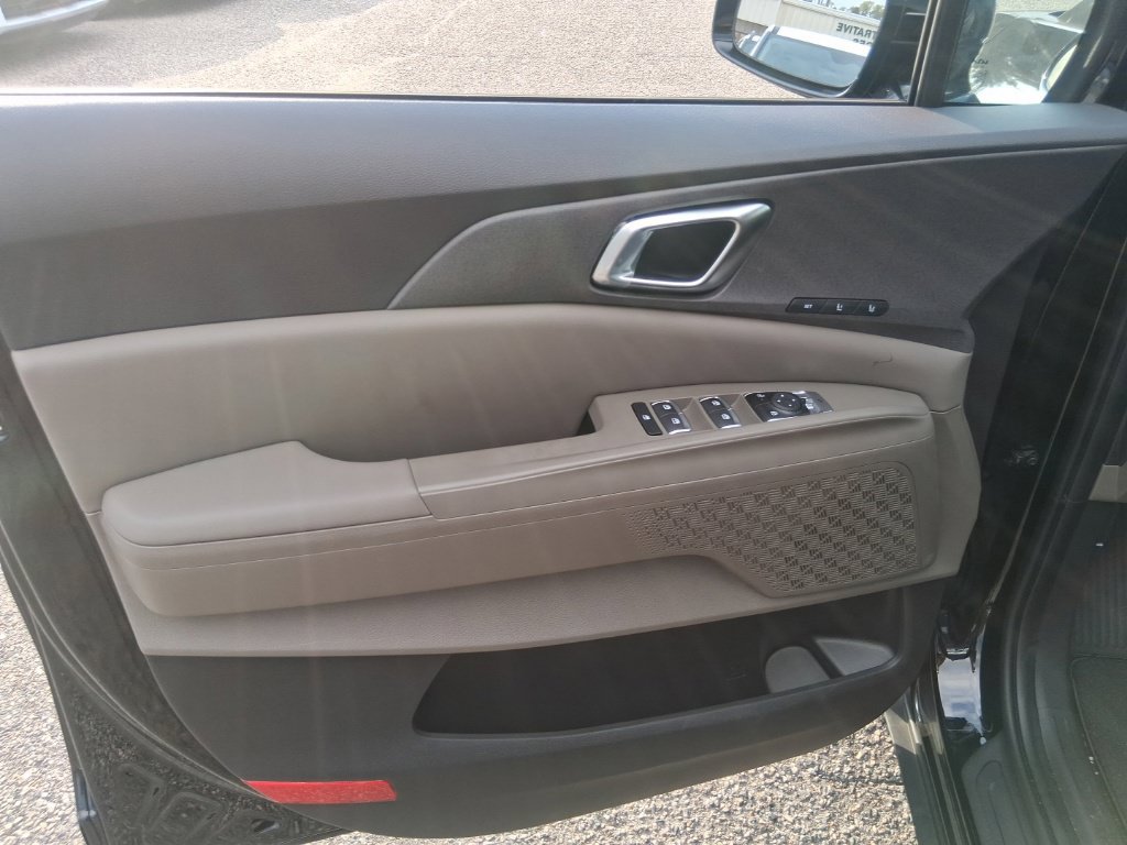 Certified 2026 Kia Carnival EX FWD image 11