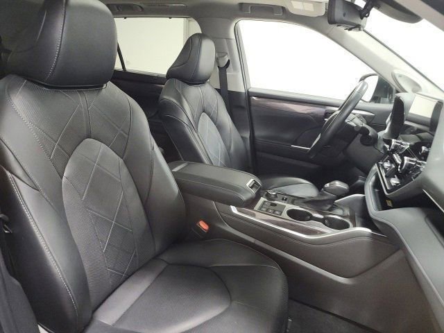 Used 2023 Toyota Highlander Platinum image 18