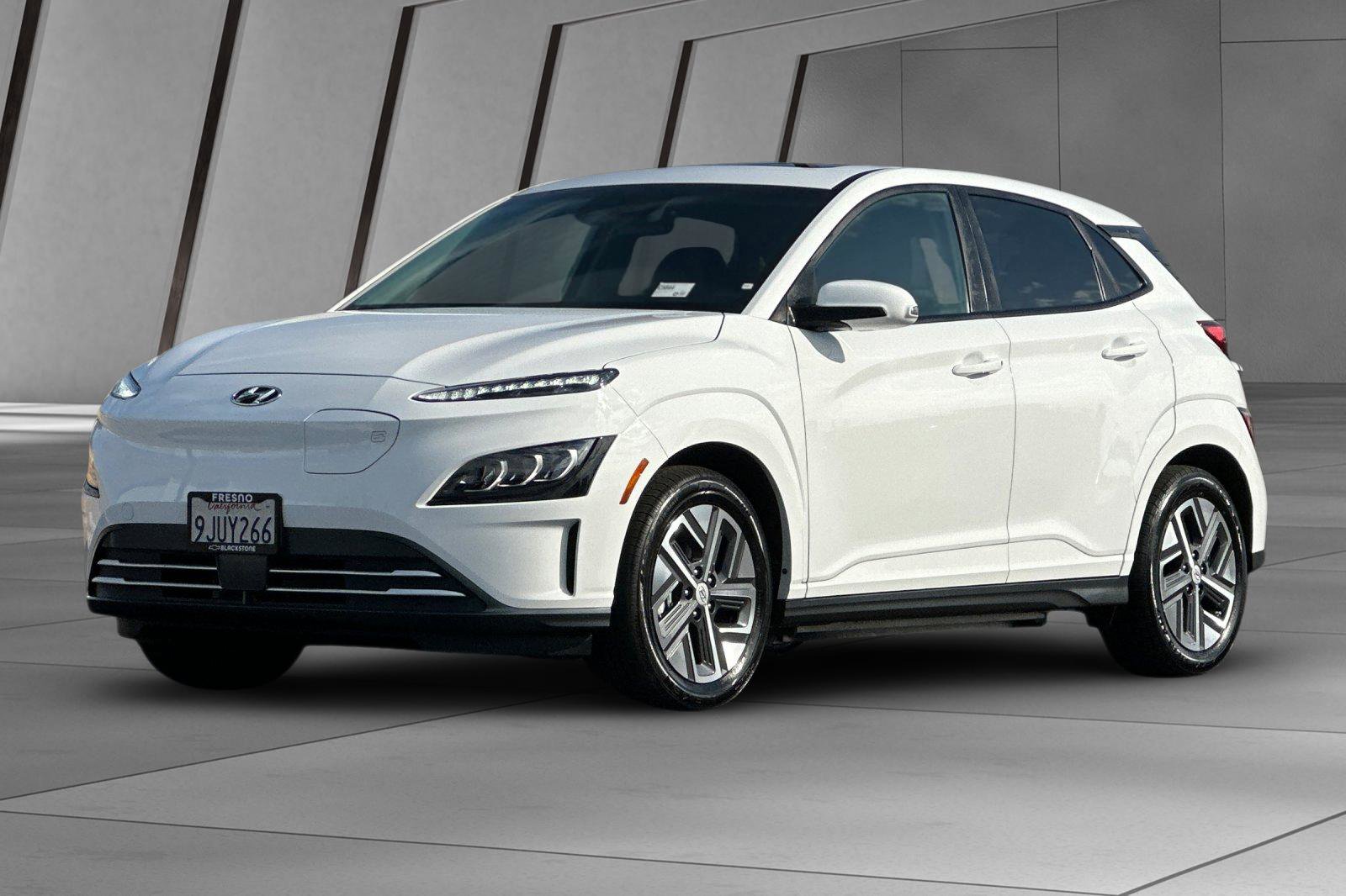 Used 2023 Hyundai Kona Limited w/ Cargo Package image 8