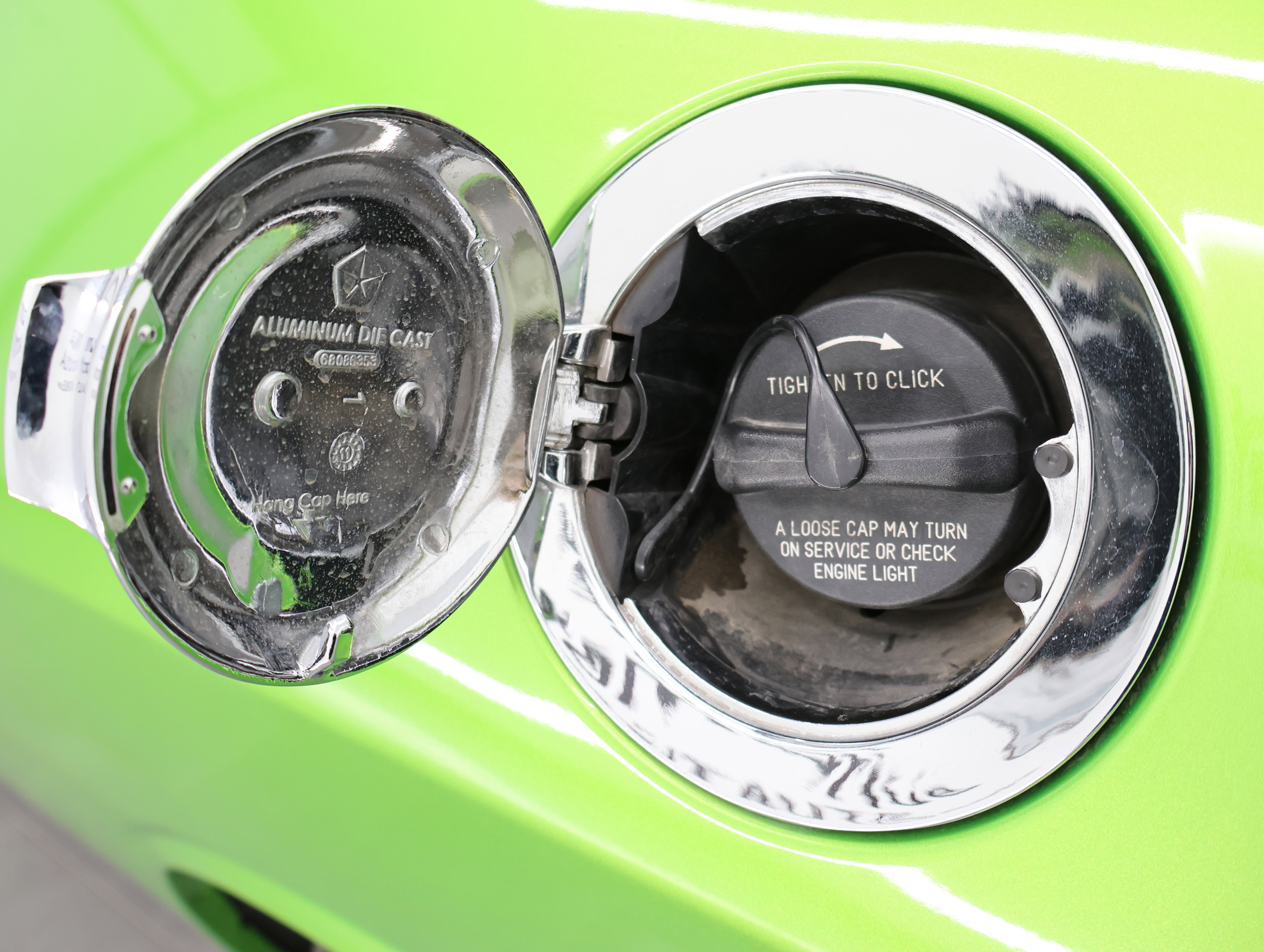 Used 2011 Dodge Challenger SRT8 w/ Green w/Envy Group image 32