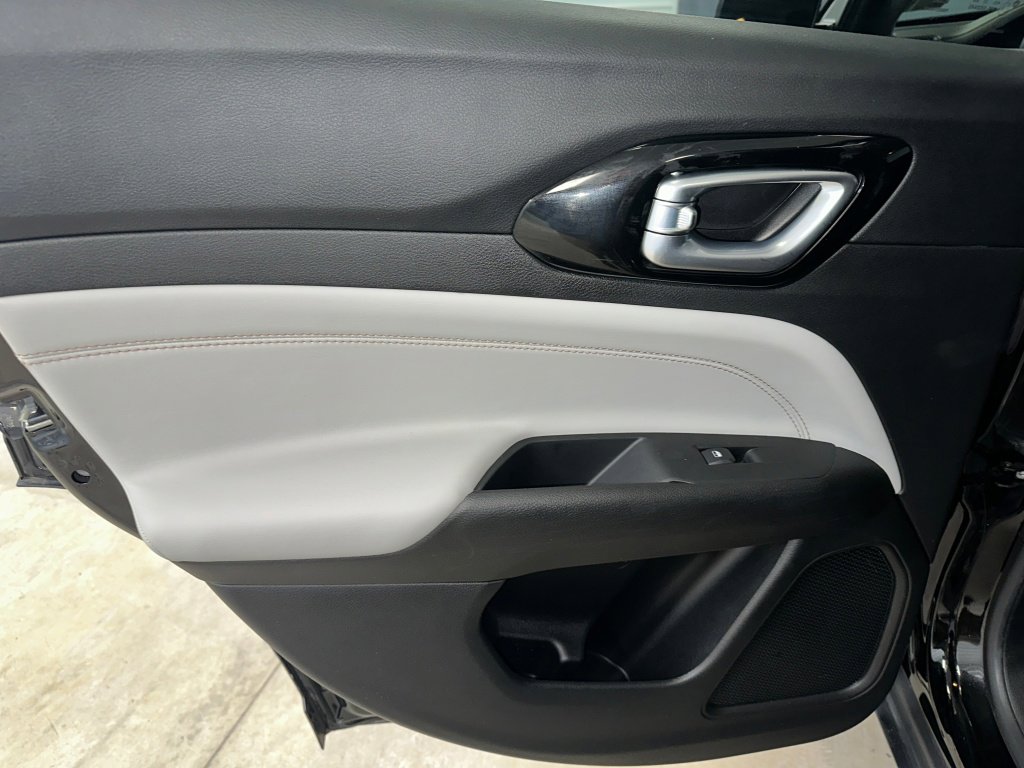 Used 2022 Jeep Compass Limited image 16