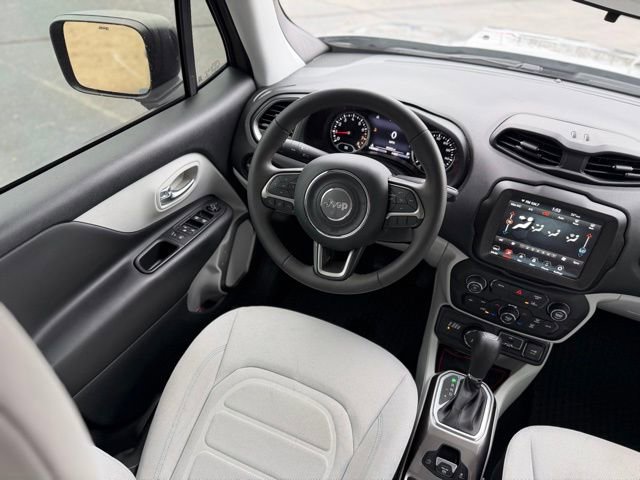 Used 2022 Jeep Renegade Latitude image 24
