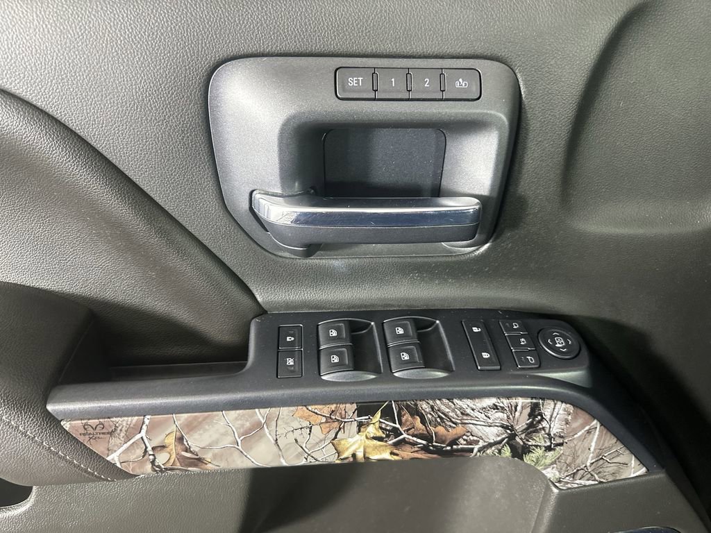 Used 2017 Chevrolet Silverado 1500 LTZ Z71 w/ Realtree Edition AWD/4WD image 24