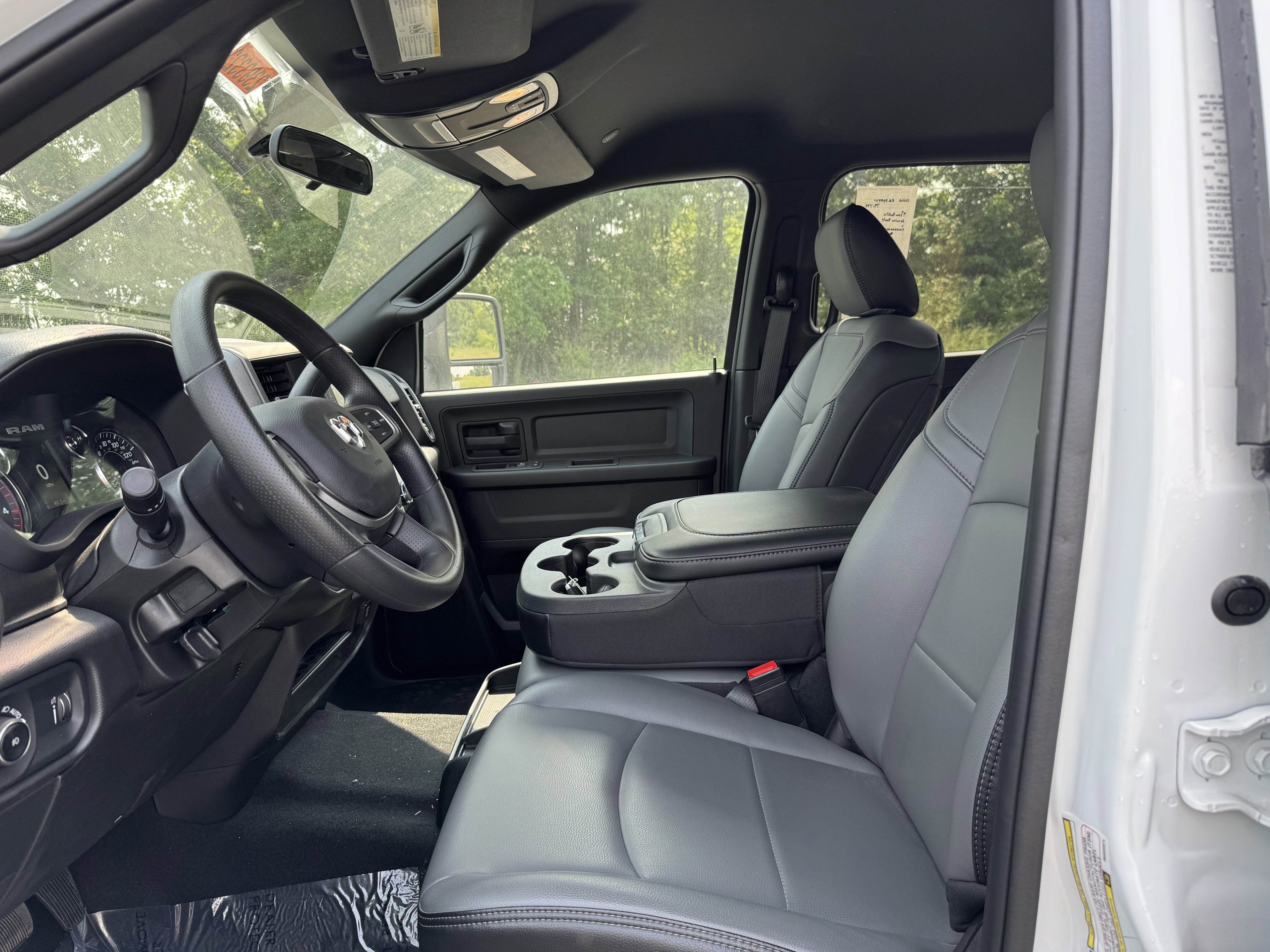 New 2024 RAM 5500 Tradesman w/ Chrome Appearance Group image 10