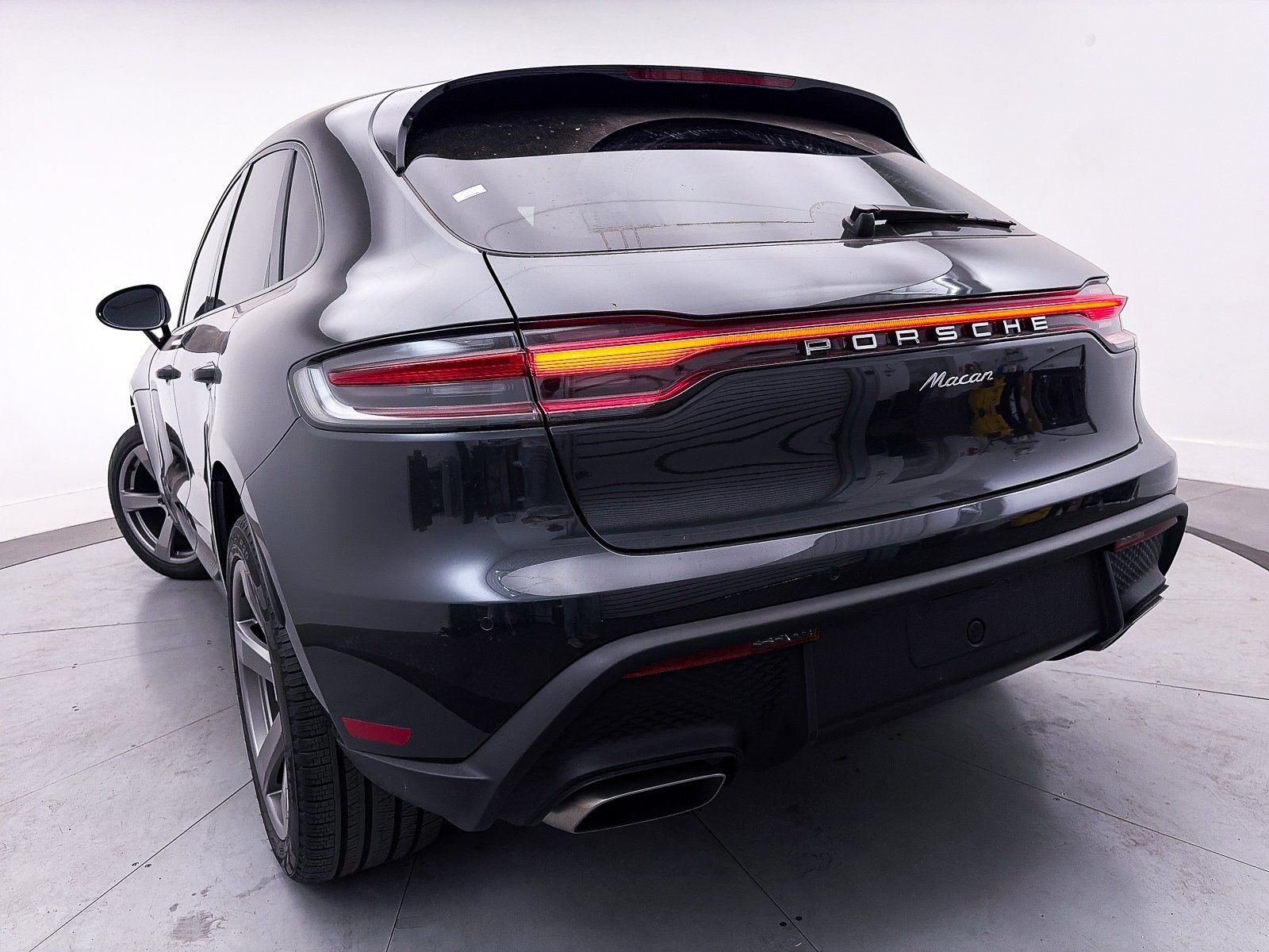 Used 2024 Porsche Macan AWD/4WD image 4