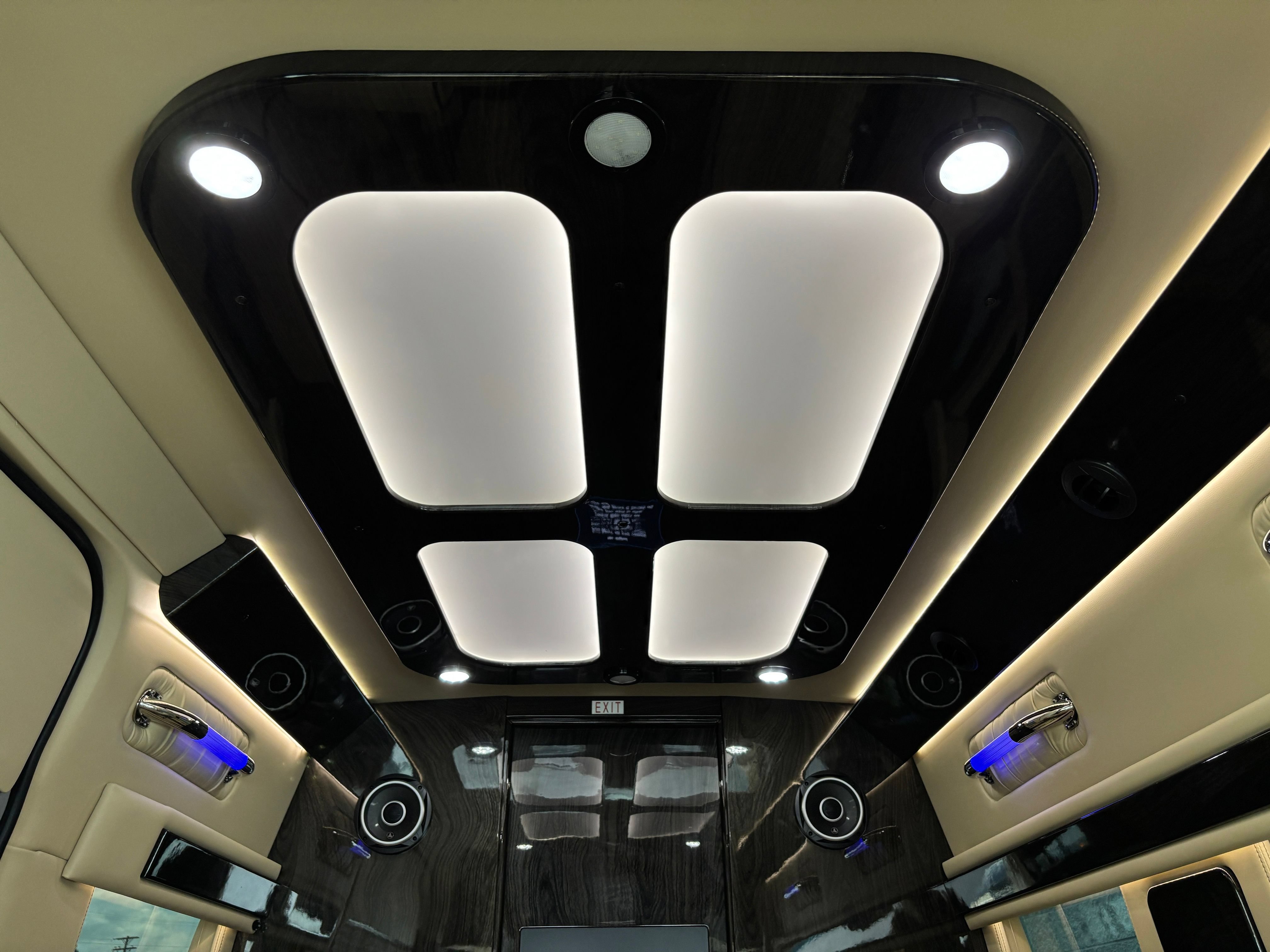 Used 2020 Mercedes-Benz Sprinter 2500 w/ Windows All Around Package image 53