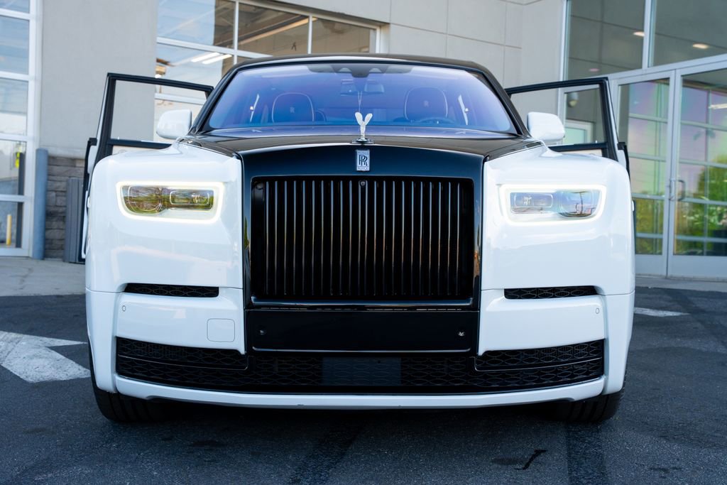 Used 2019 Rolls-Royce Phantom Sedan image 3