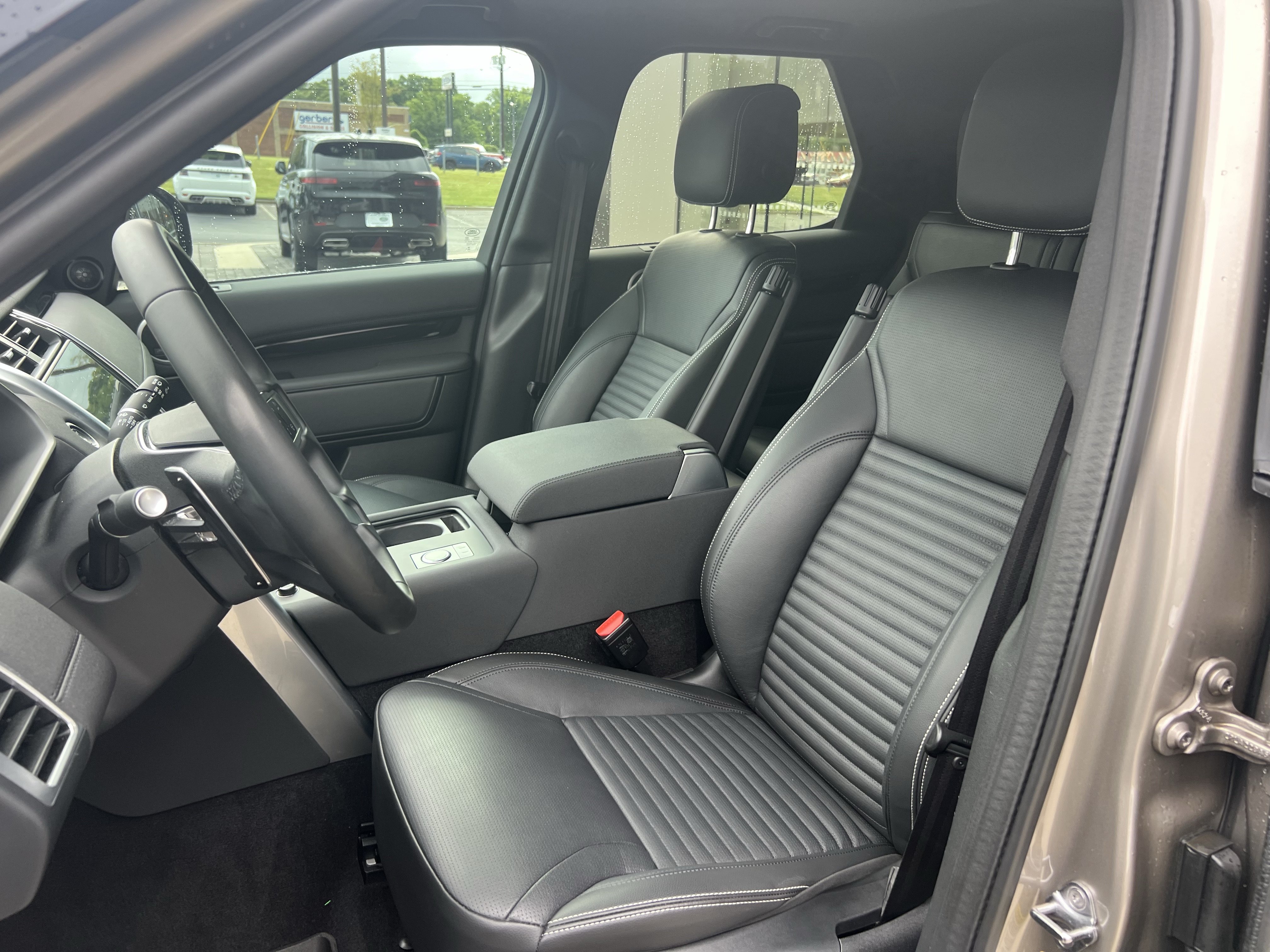 Certified 2025 Land Rover Discovery S AWD/4WD image 15