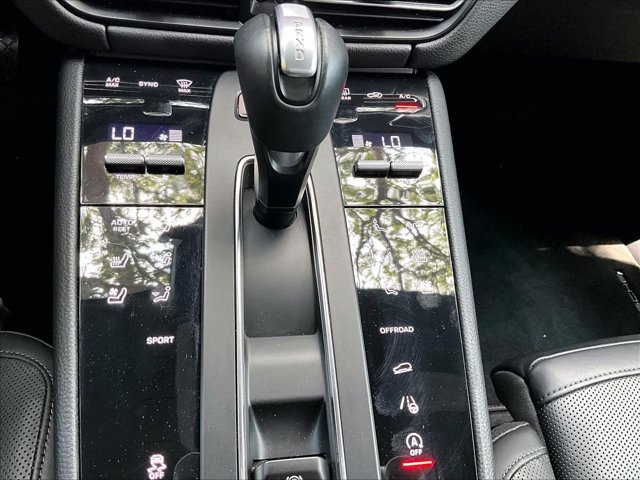 Used 2024 Porsche Macan AWD/4WD image 24