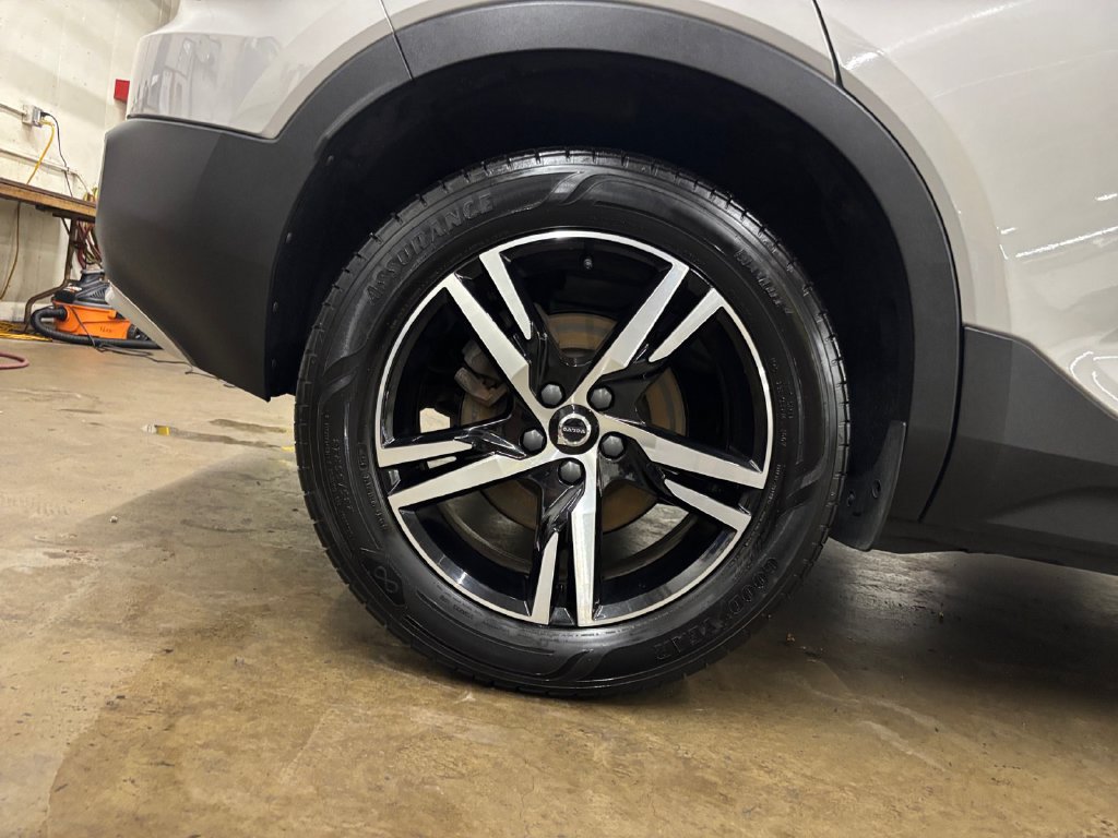 Certified 2023 Volvo XC40 B5 Core AWD/4WD image 38