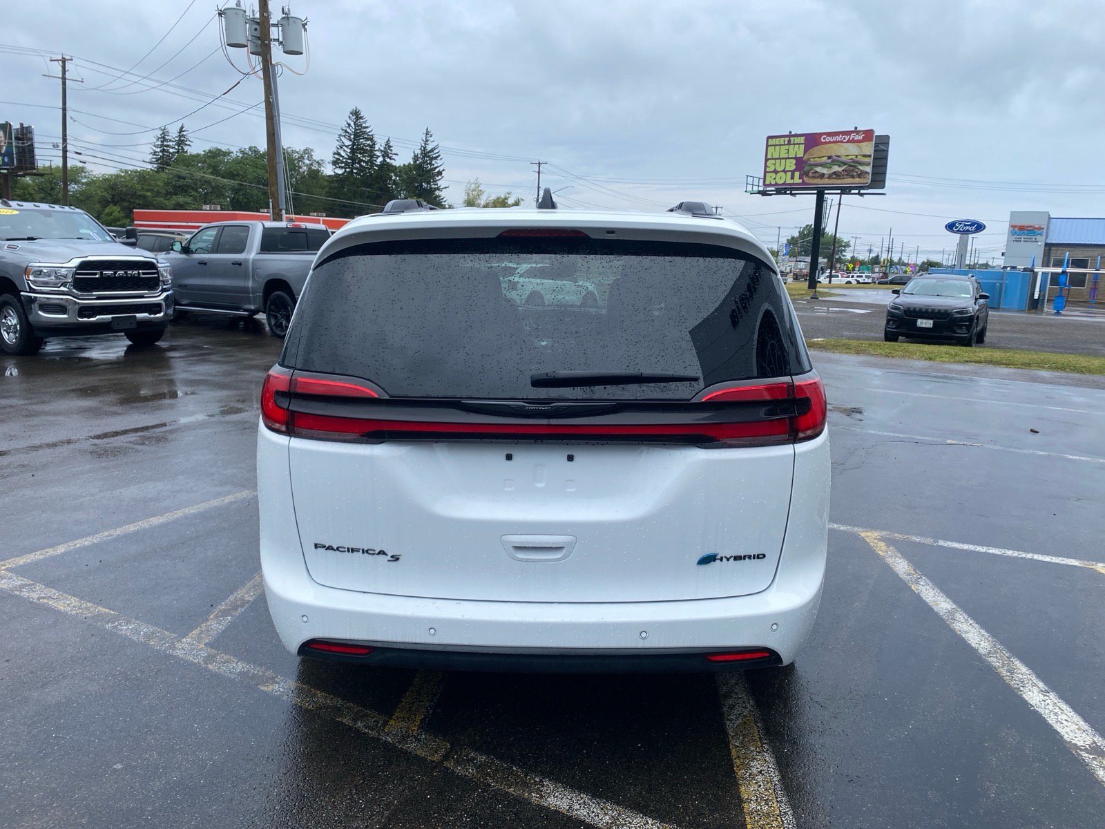 Used 2024 Chrysler Pacifica Premium FWD image 4