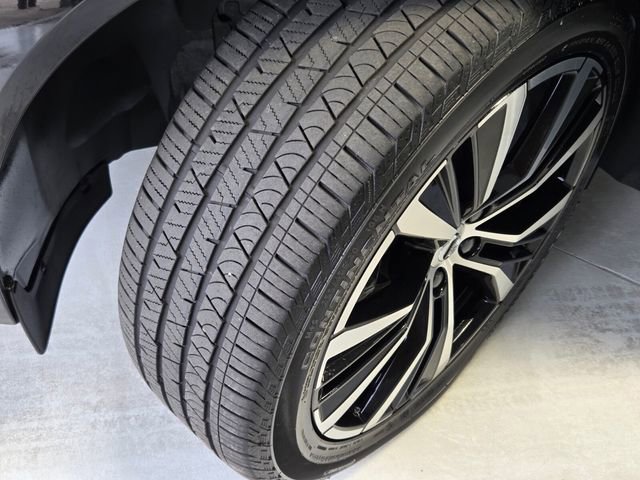 Certified 2025 Volvo XC60 B5 Plus image 26