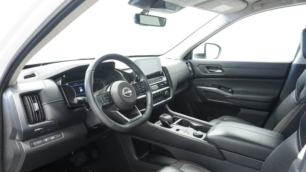 Used 2023 Nissan Pathfinder SL image 32