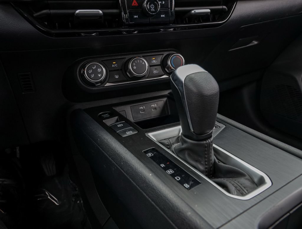 Used 2025 Nissan Kicks SV FWD image 29