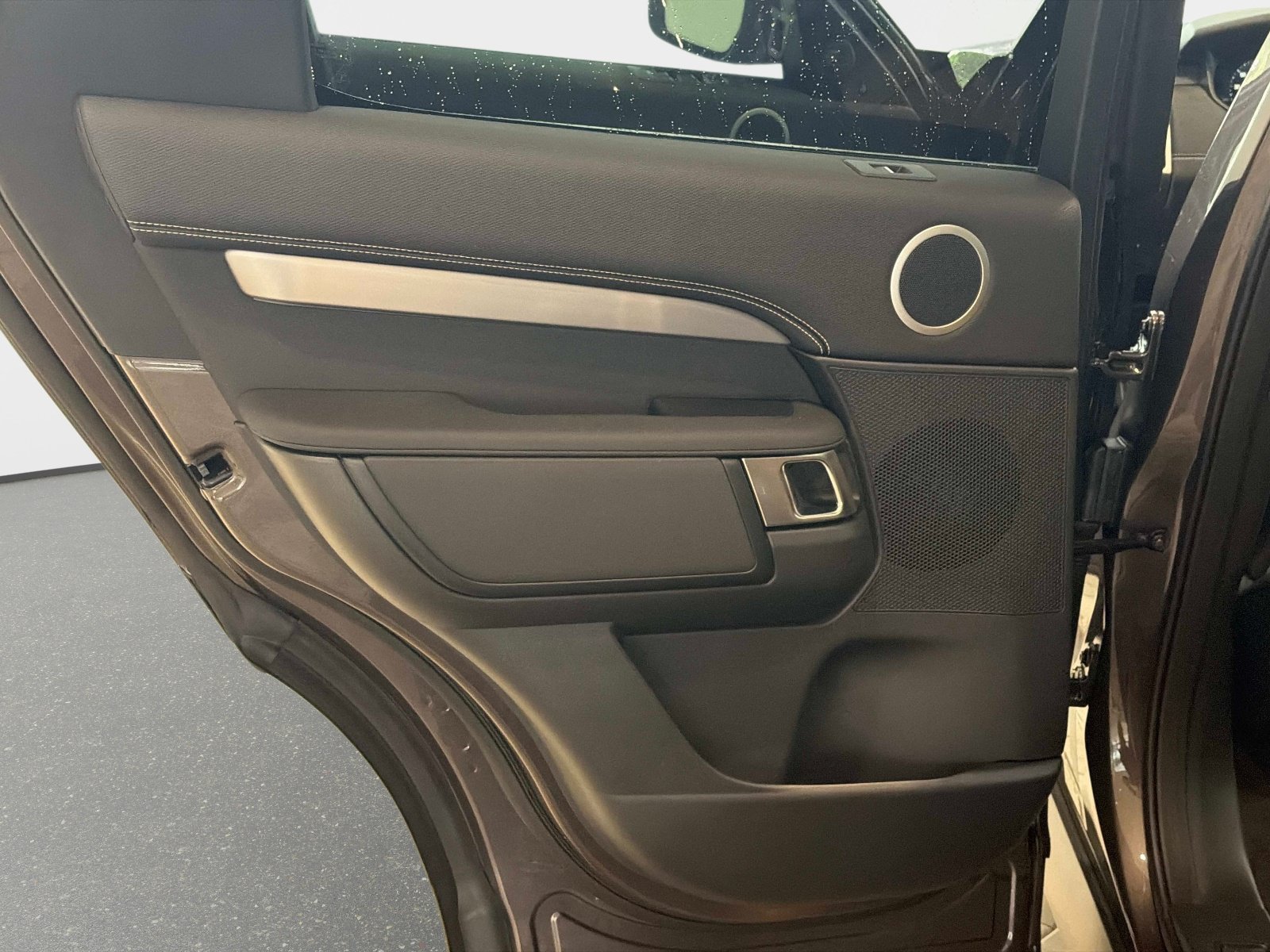 New 2026 Land Rover Discovery Dynamic SE AWD/4WD image 12