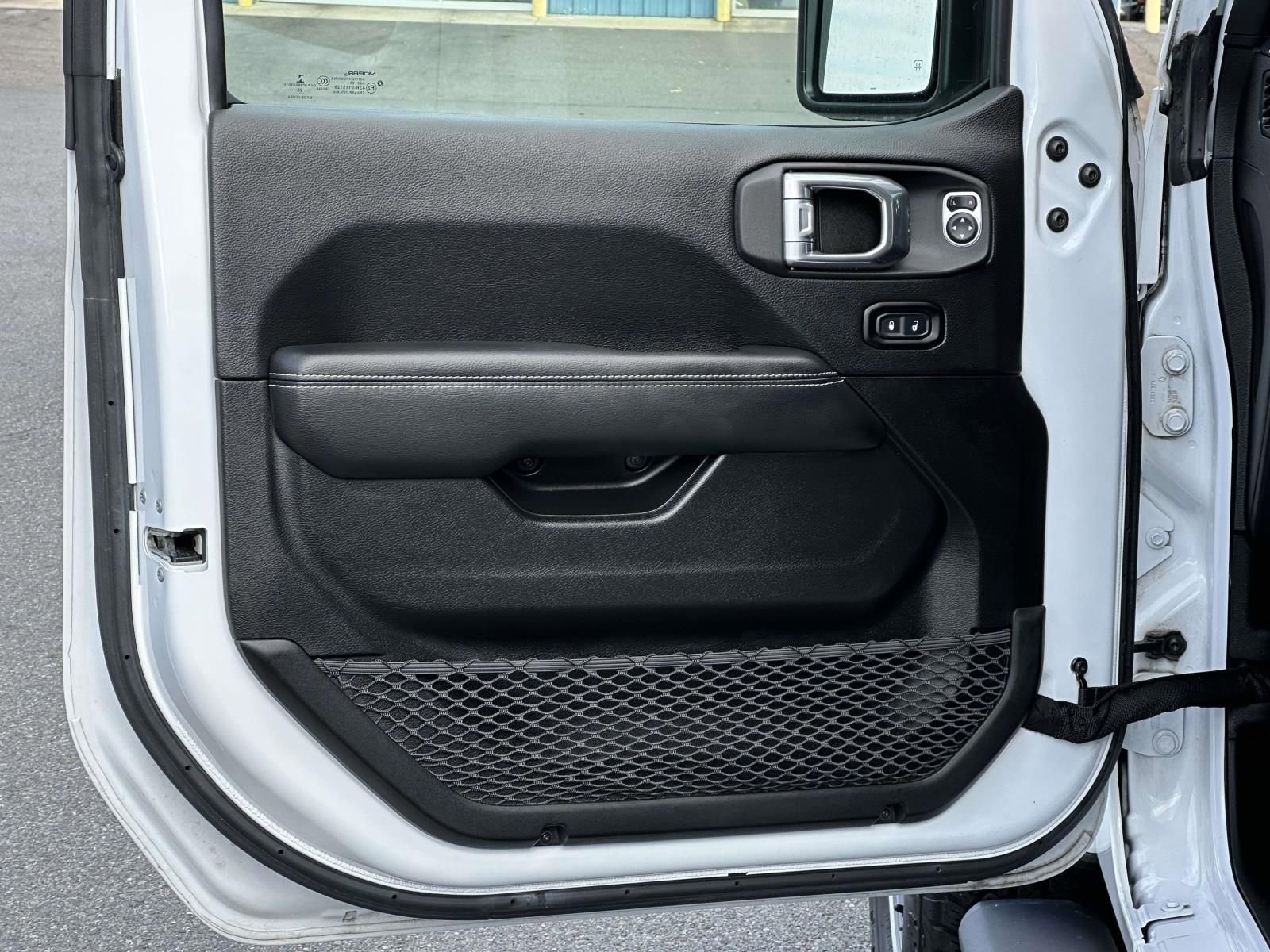 Used 2020 Jeep Gladiator Overland w/ Popular Equipment Package image 18