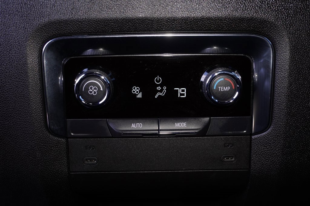 Used 2025 Chevrolet Suburban RST image 12