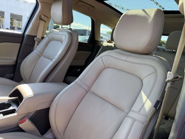 Used 2020 Lincoln Corsair AWD w/ Premium Package image 12