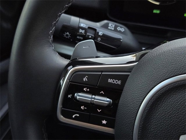 Certified 2025 Kia Carnival SX w/ SX Dark Edition Package image 29