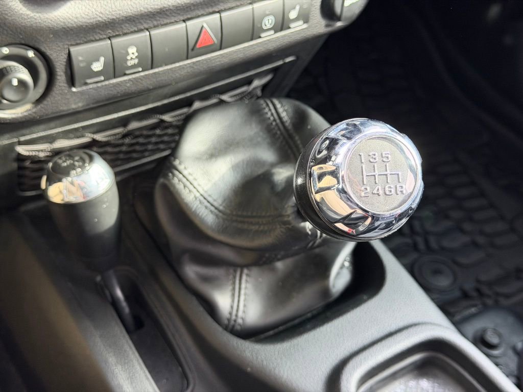 Used 2017 Jeep Wrangler Unlimited Sahara w/ Max Tow Package image 15