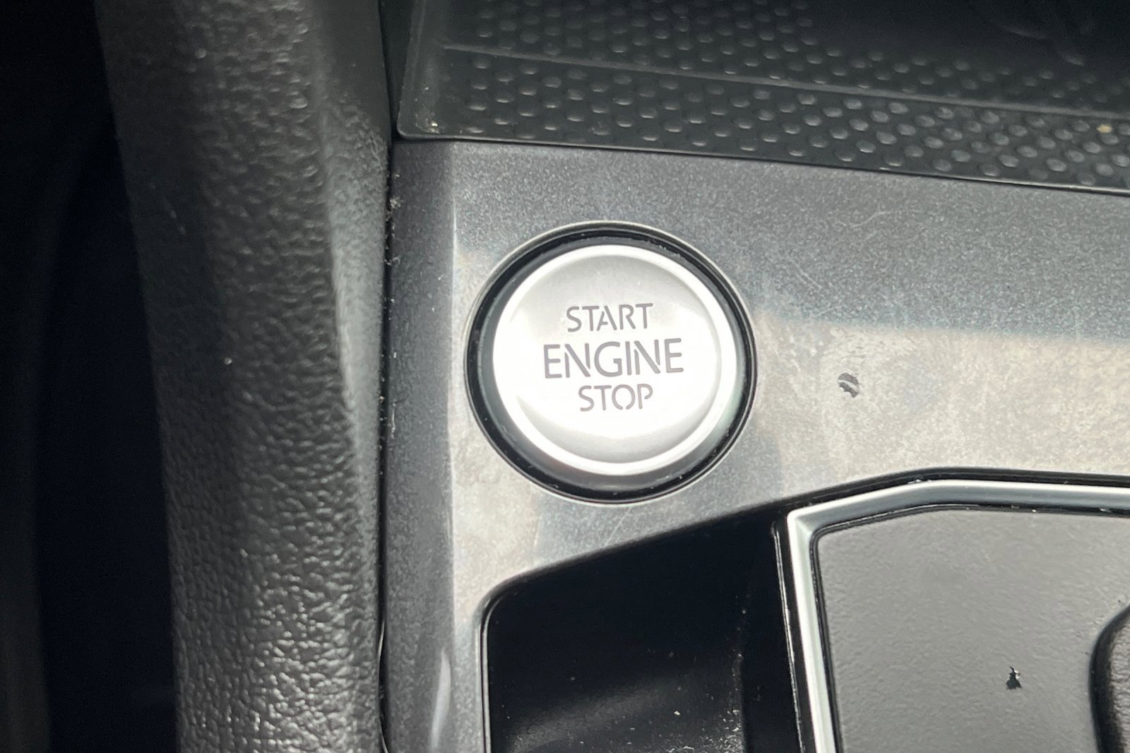 Used 2021 Volkswagen Tiguan SE image 19