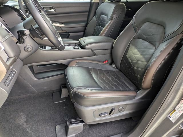 Used 2022 Nissan Pathfinder Platinum w/ Cargo Package image 14