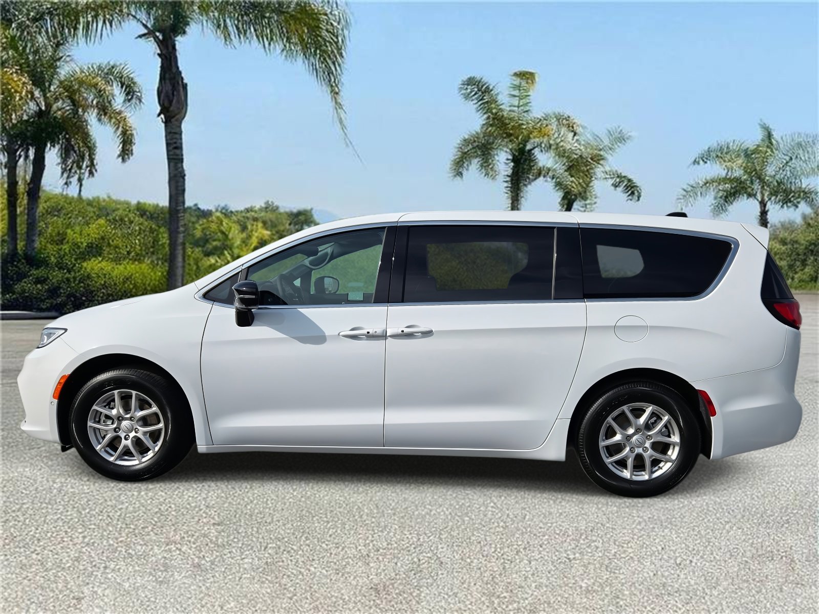 New 2026 Chrysler Pacifica Select image 2