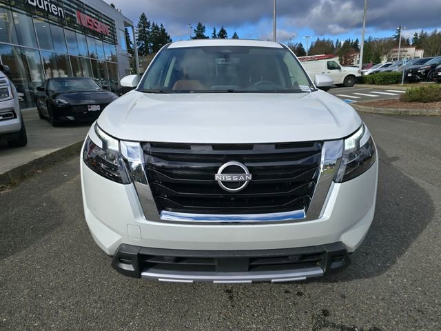 Used 2025 Nissan Pathfinder Platinum image 3