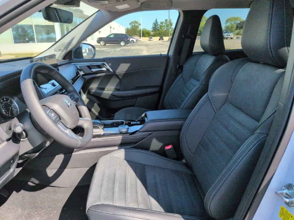 New 2026 Mitsubishi Outlander AWD image 19