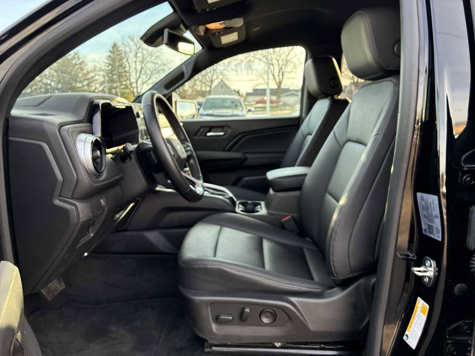 Used 2023 Chevrolet Colorado LT w/ LT Convenience Package III image 19