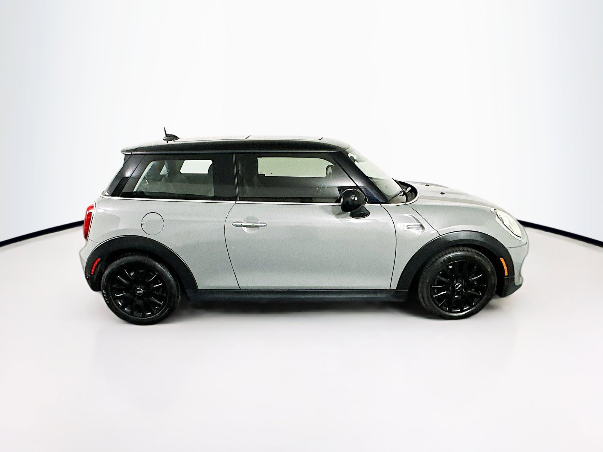 Used 2020 MINI Cooper 2-Door Hardtop image 10